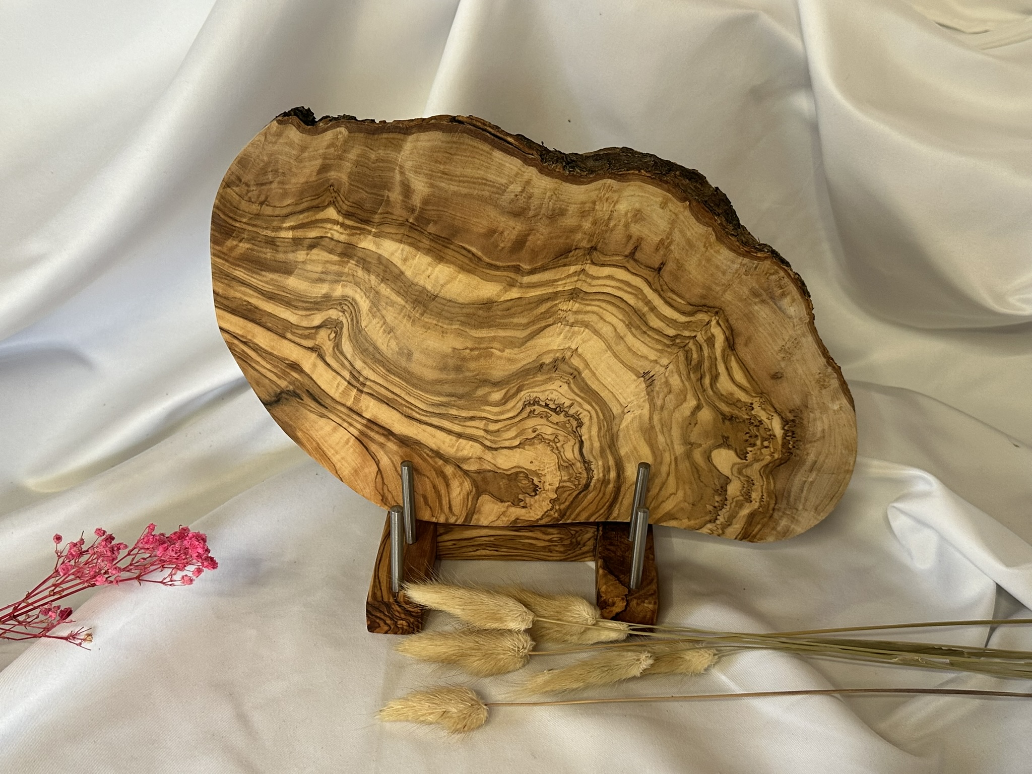 Schneidebrett aus Olivenholz  / Brettchen Olive / Naturform  25-29cm