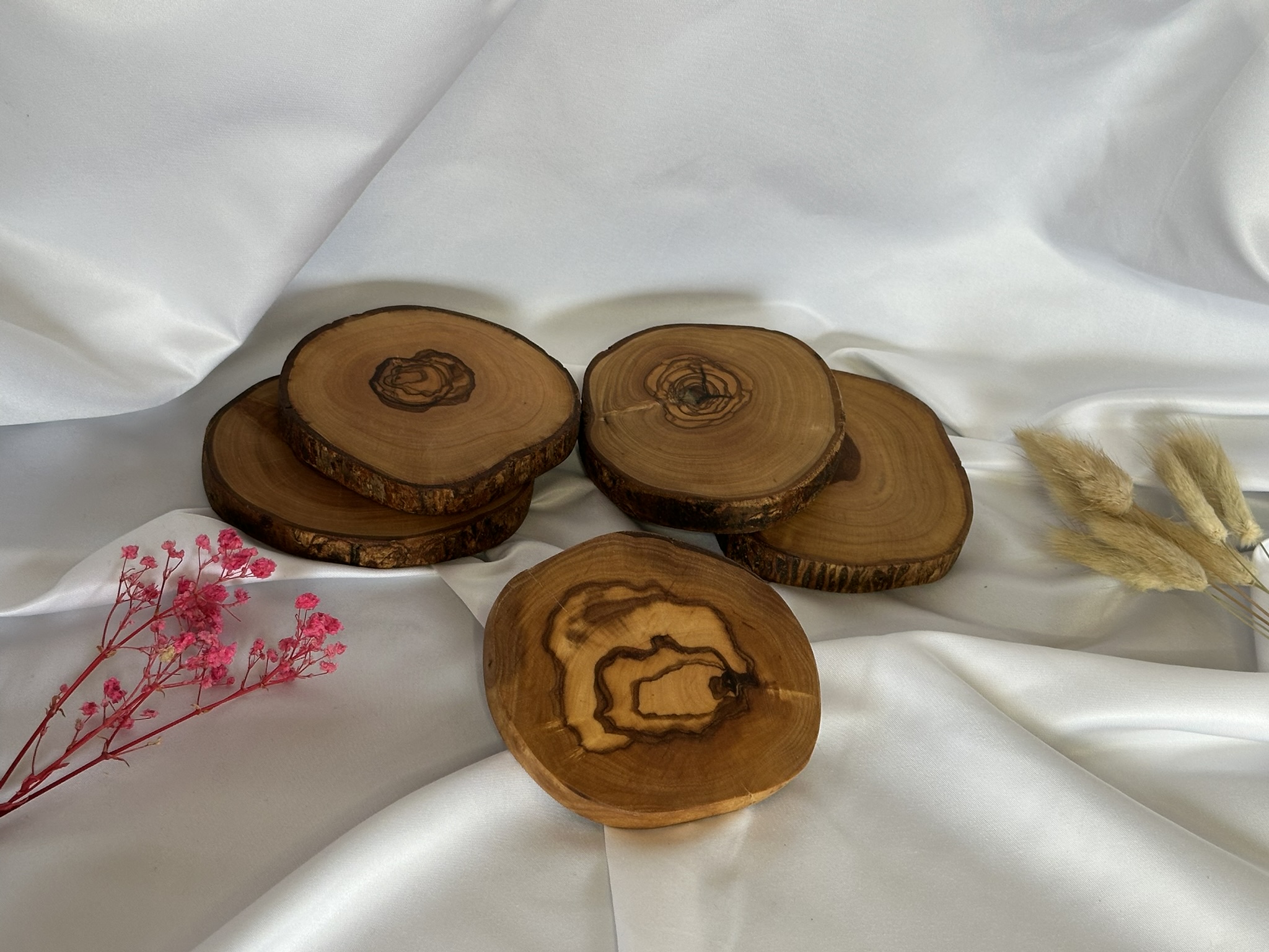 Untersetzer aus Olivenholz Naturform rustikal