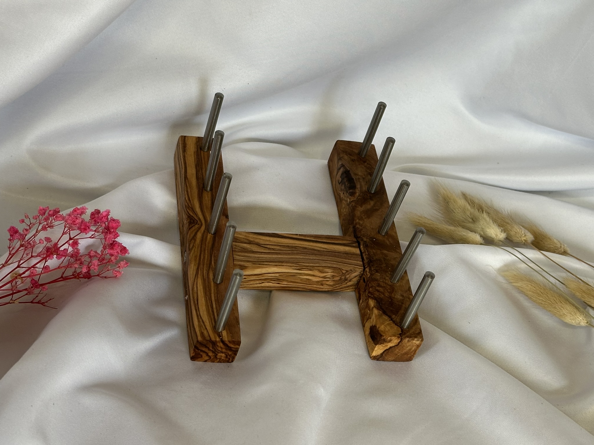 Bretterständer aus Olivenholz für bis zu 4 Frühstücksbretter