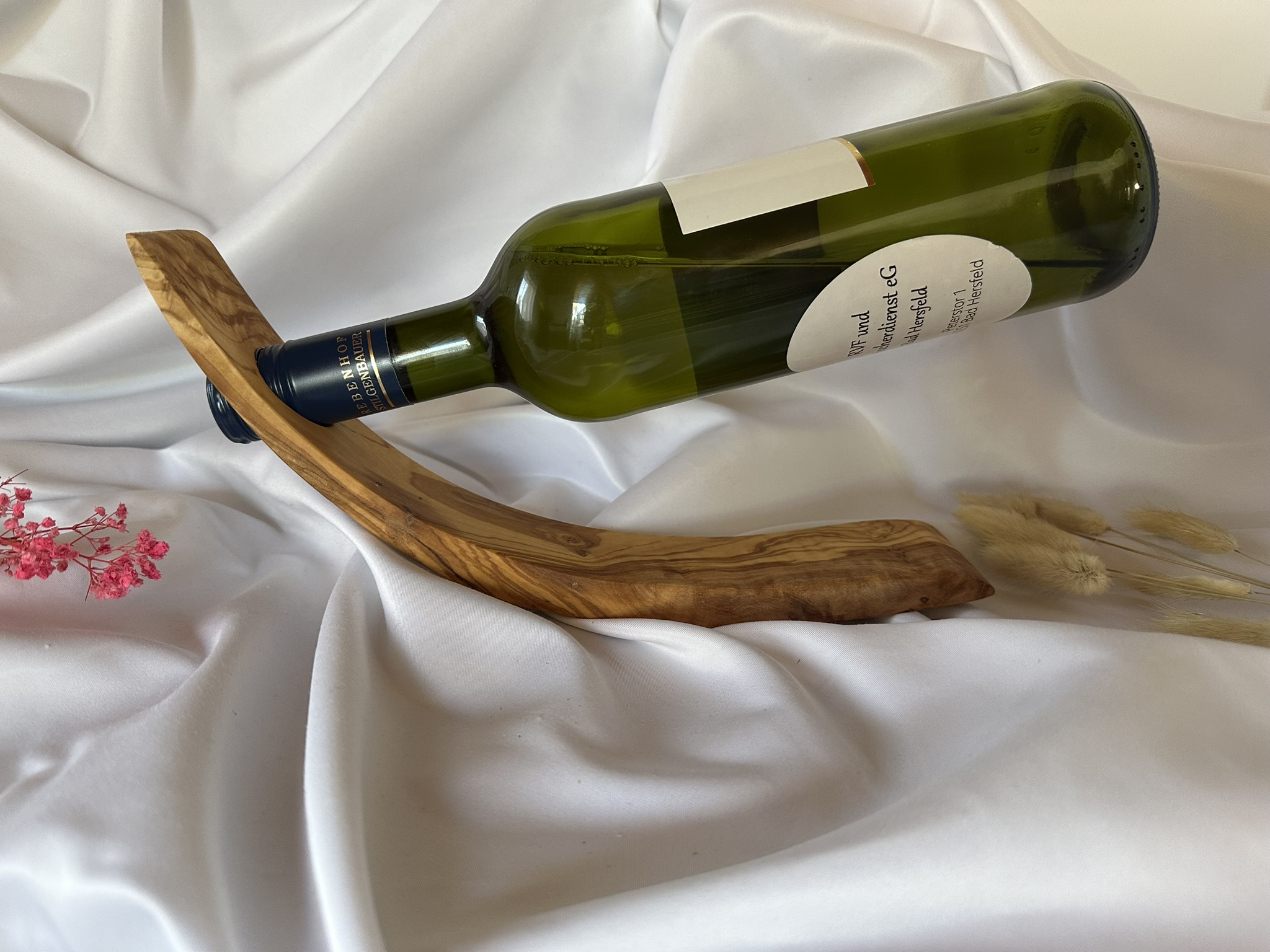 Weinflaschenhalter "Sichelmond" aus Olivenholz